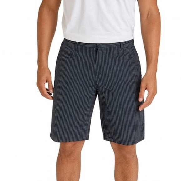 Travis Mathew shorts golf black white pin stripped Men's SZ 30" waist FLAWED - Picture 1 of 6